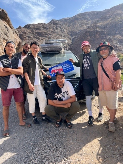 モロッコ大震災支援プロジェクトの面ダート車とマグネット